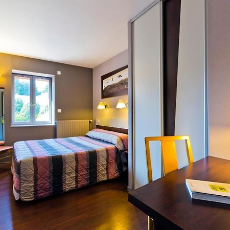 Les Hirondelles Hotel Orcines Buitenkant foto