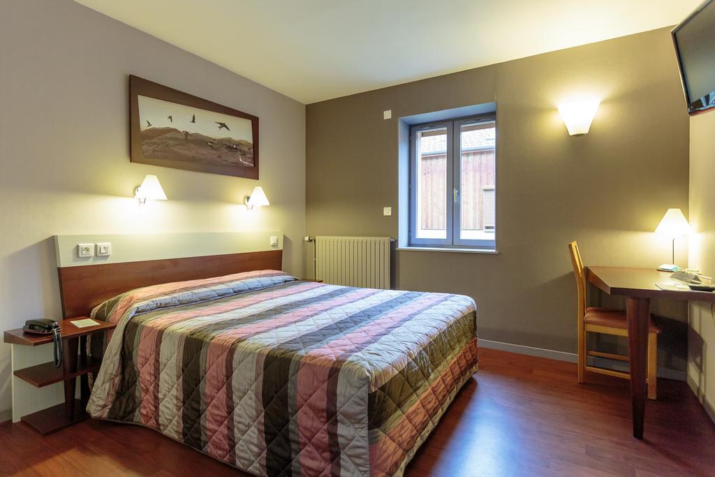 Les Hirondelles Hotel Orcines Buitenkant foto