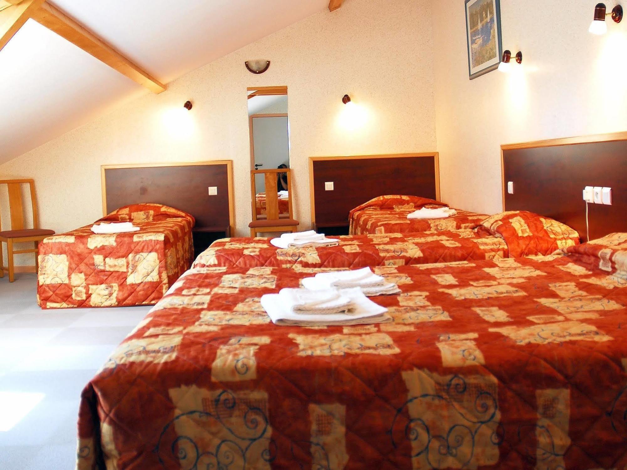 Les Hirondelles Hotel Orcines Buitenkant foto